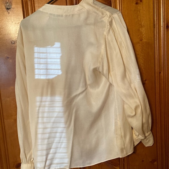 Womens dress shirt Gloria Sachs sunlight is shining on it size Medium - Picture 2 of 3